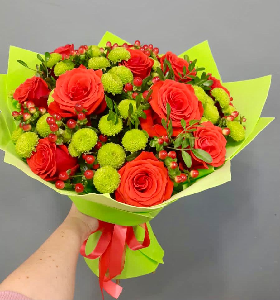 Букет цветов из: Хризантемы и Розы в Нюрбе