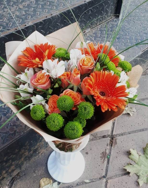 Букет цветов из: Герберы, Хризантемы, Альстромерии и Розы в Нюрбе