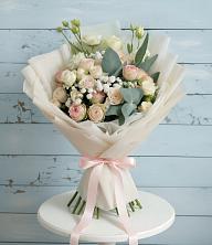 Букет цветов из:  Розы и Лизиантусы в Нюрбе