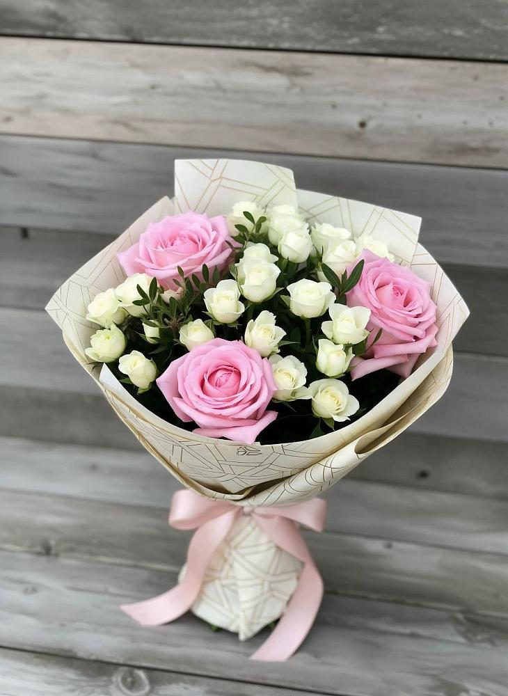 Букет цветов из: Розы в Нюрбе