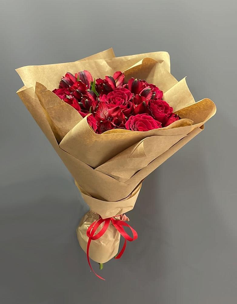 Букет цветов из: Альстромерии и Розы в Нюрбе