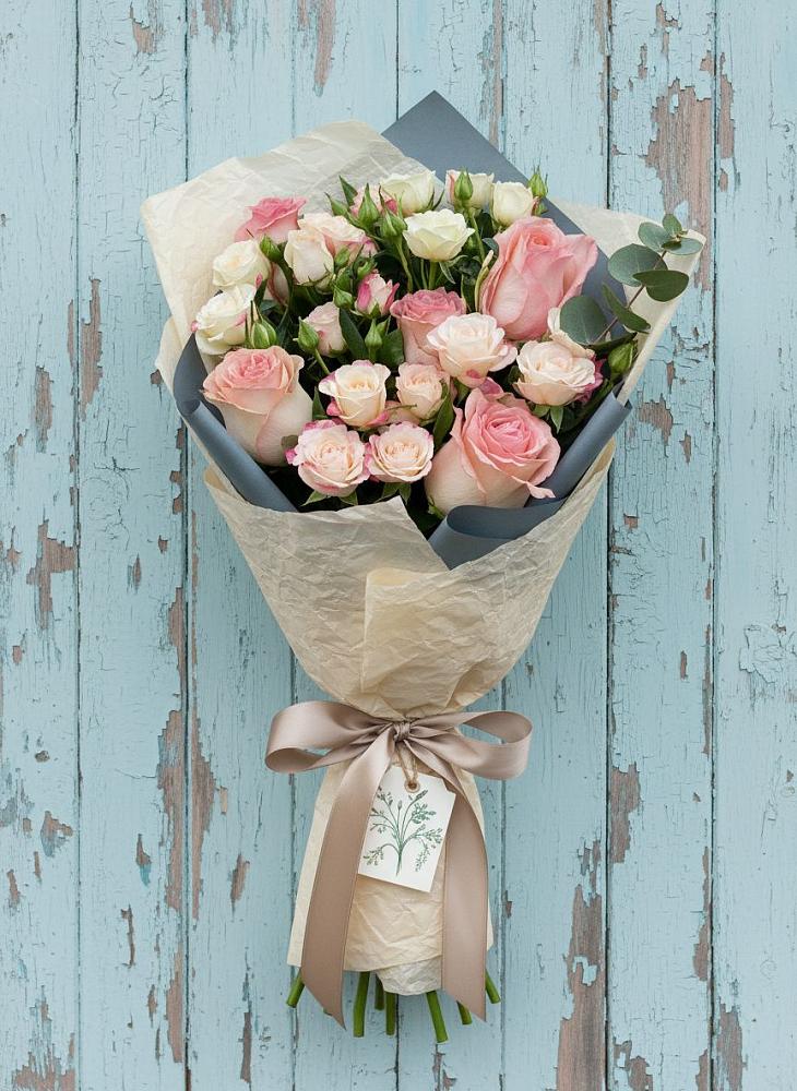 Букет цветов из: Розы в Нюрбе