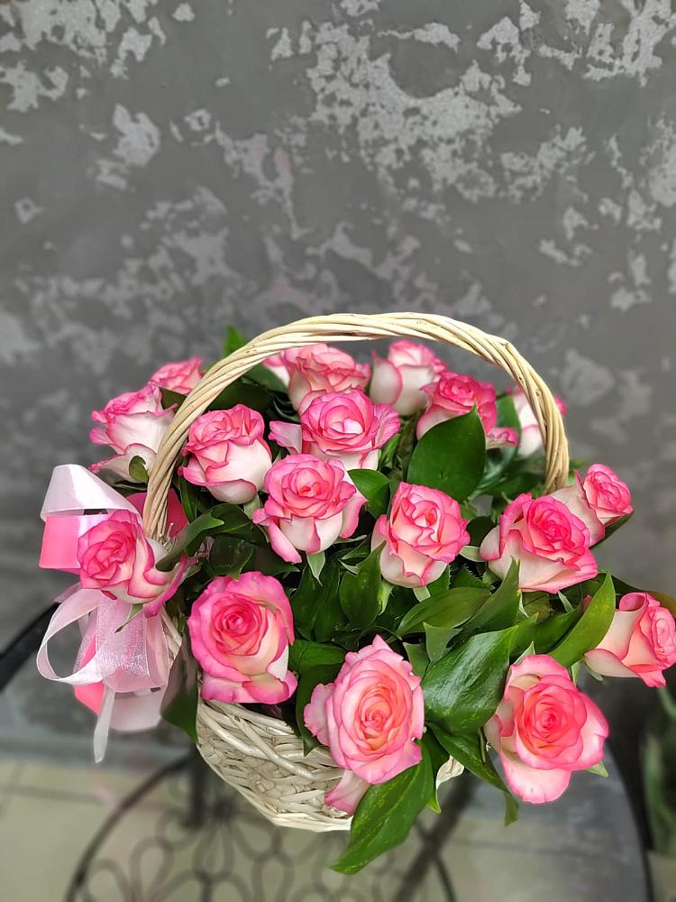 Цветочная композиция из Розы в корзине в Нюрбе