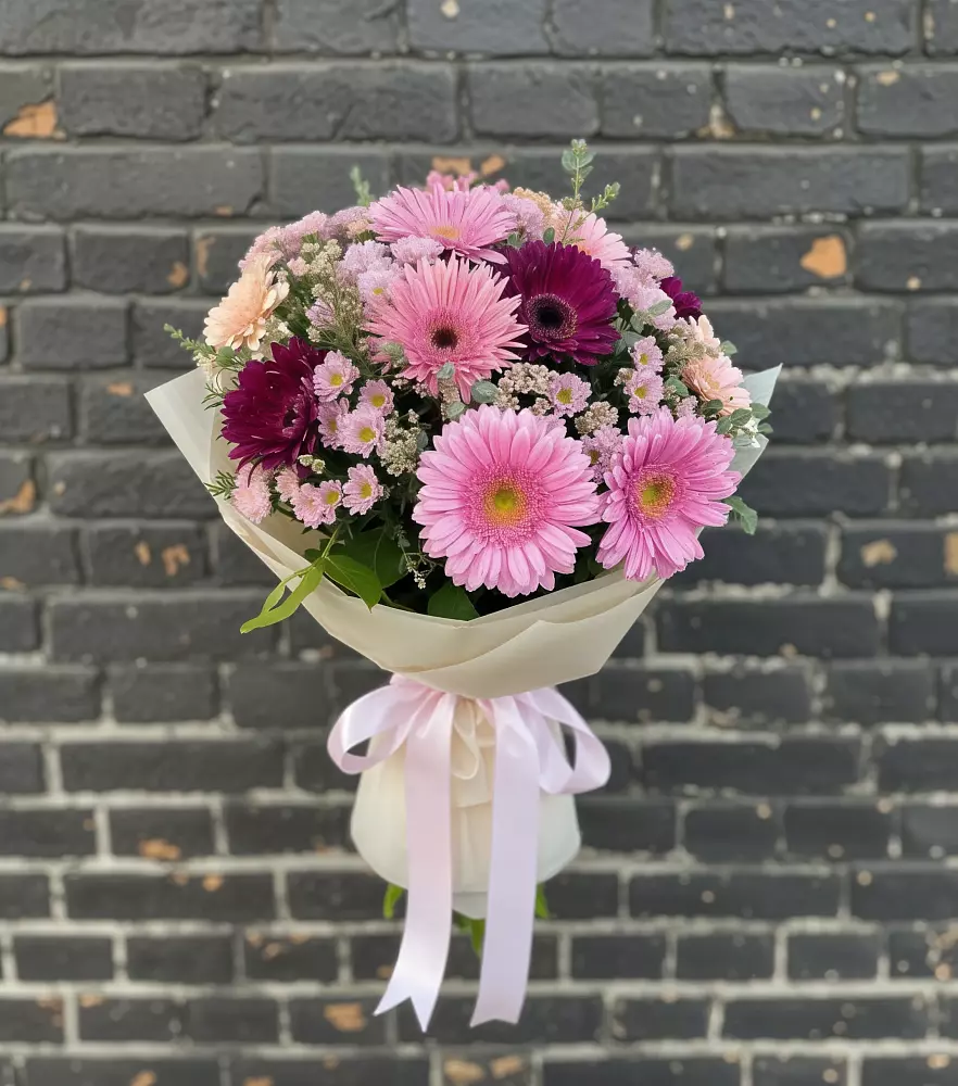 Букет цветов из: Герберы и Хризантемы в Нюрбе