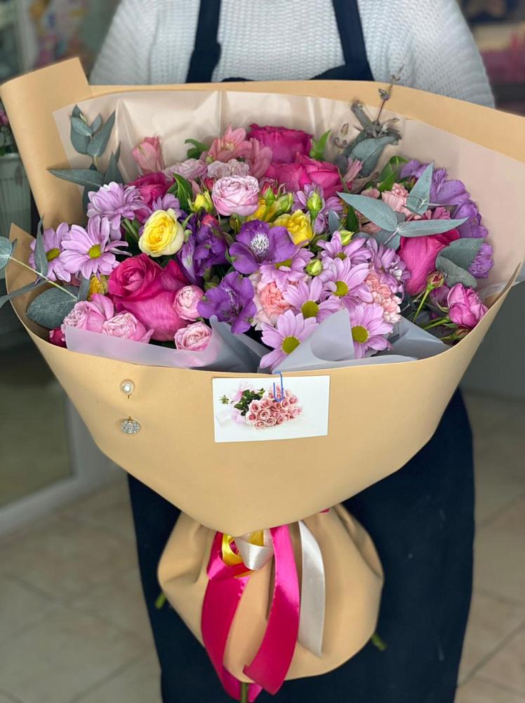 Букет цветов из: Хризантемы, Гвоздики и Альстромерии в Нюрбе