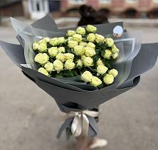 Букет Белые кустовые розы Солинеро в Нюрбе