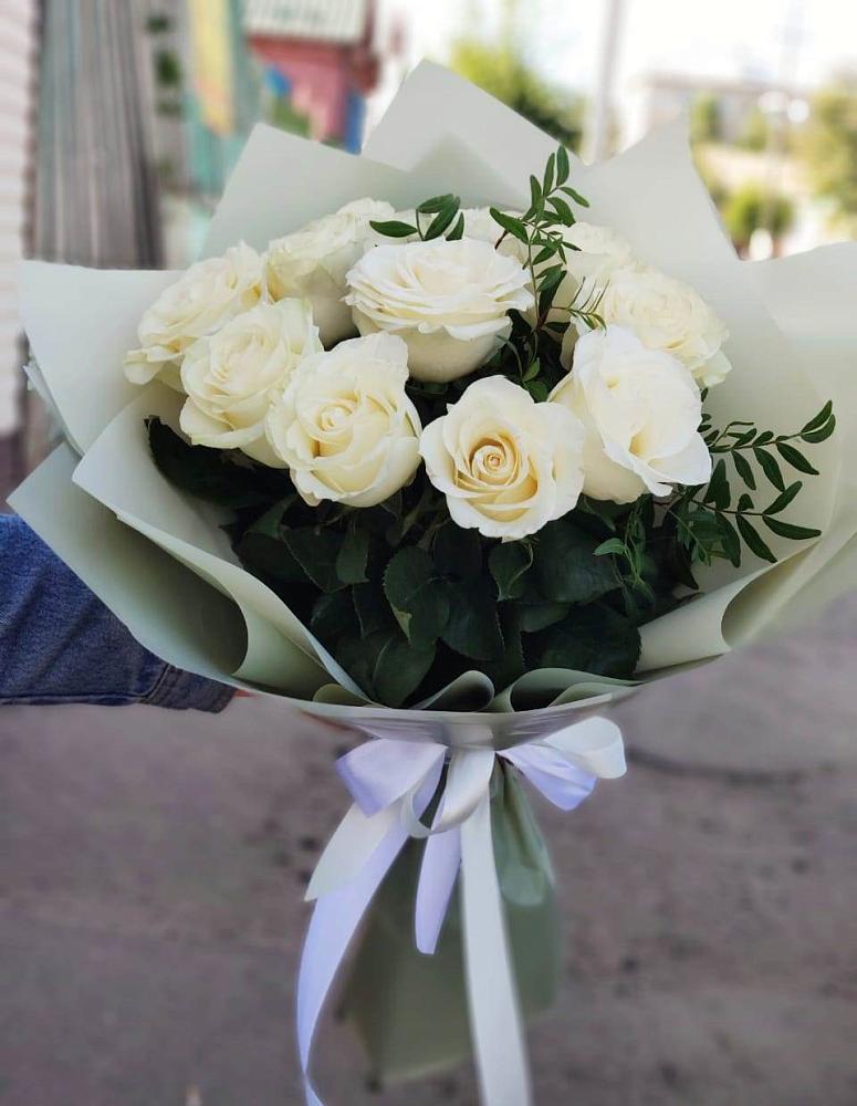 Букет Белые розы Проуд в Нюрбе