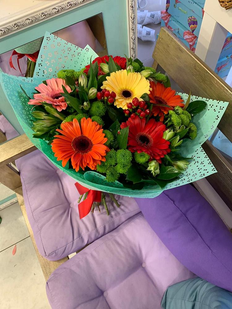 Букет цветов из: Герберы, Хризантемы и Альстромерии в Нюрбе