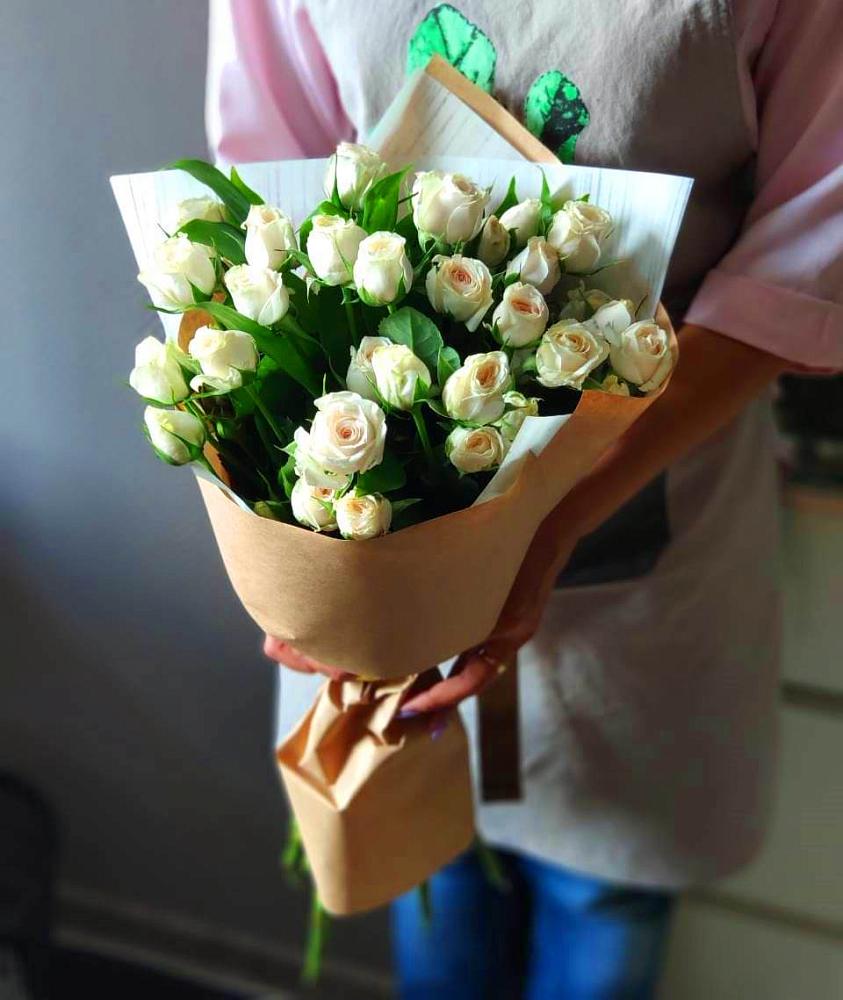 Букет цветов из: Розы в Нюрбе