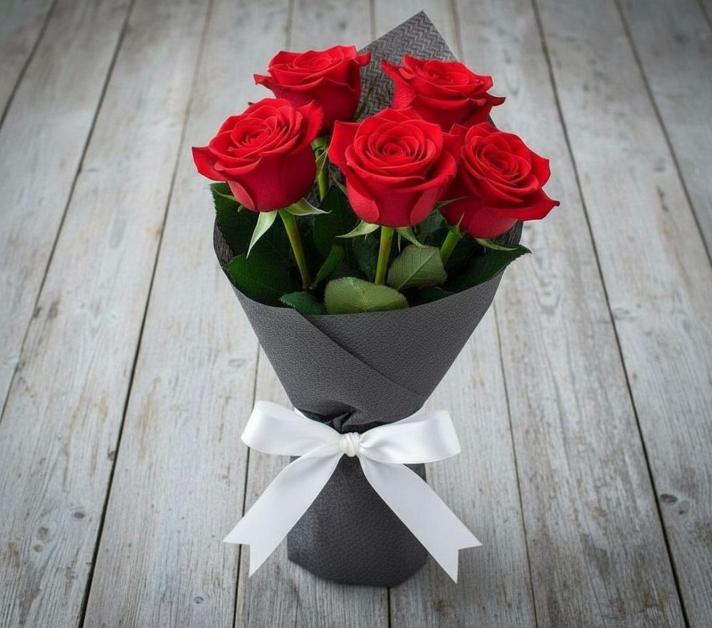 Букет 5 Красных роз Эдлесс Лав в Нюрбе