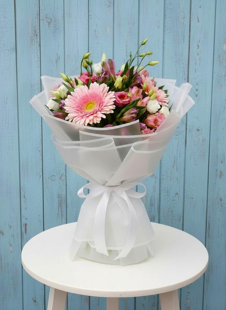 Букет цветов из: Герберы, Альстромерии и Лизиантусы в Нюрбе