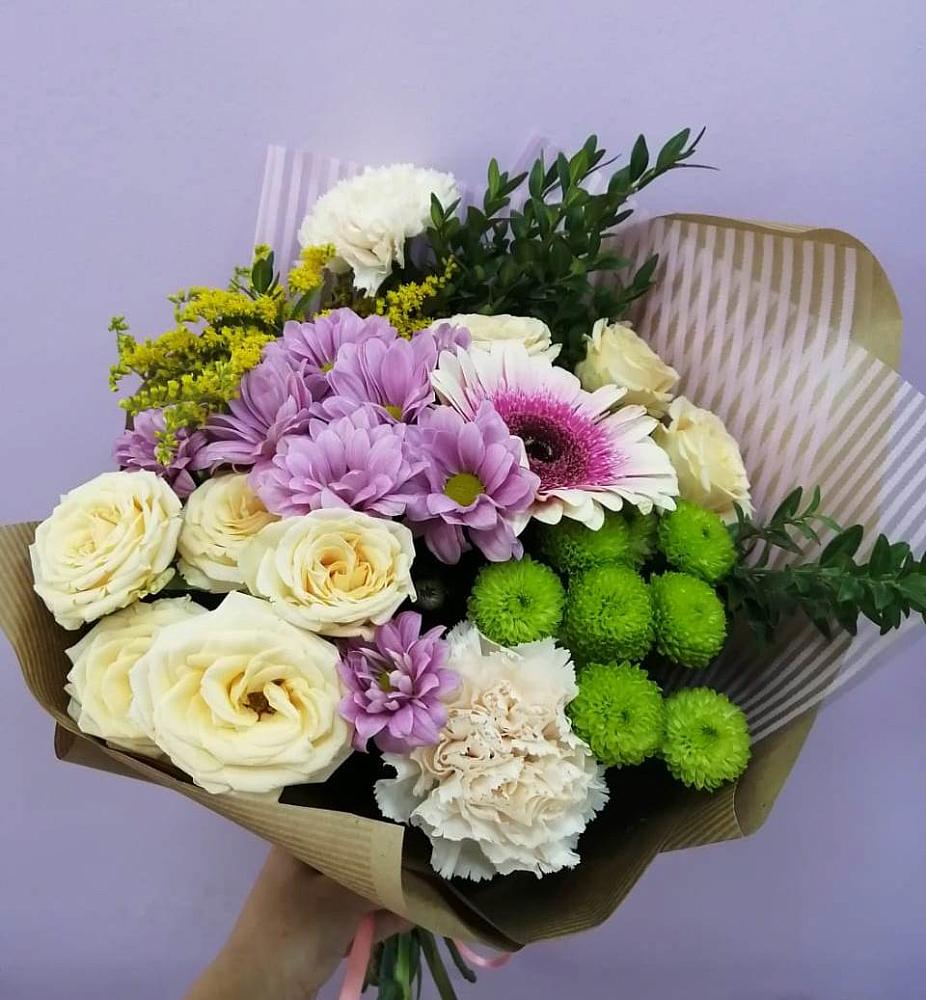 Букет цветов из: Хризантемы, Розы, Гвоздики и Герберы в Нюрбе