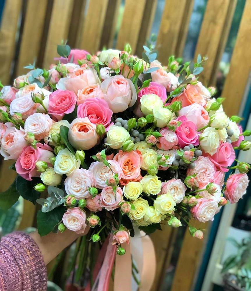 Букет цветов из: Розы в Нюрбе