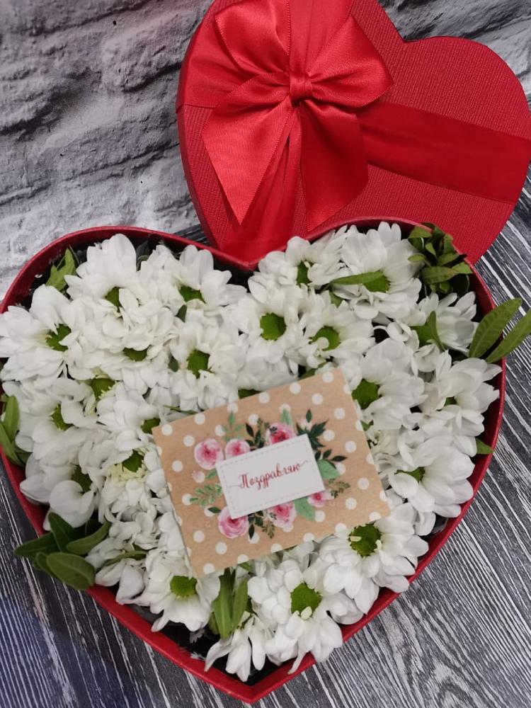 Цветочная композиция из Хризантемы в виде сердца в Нюрбе