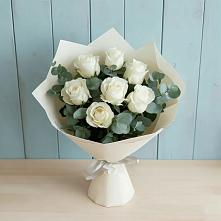 Букет Белые розы в Эвкалипте в Нюрбе