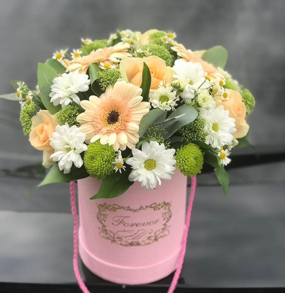 Цветочная композиция из Розы, Герберы и Хризантемы в шляпной коробке в Нюрбе