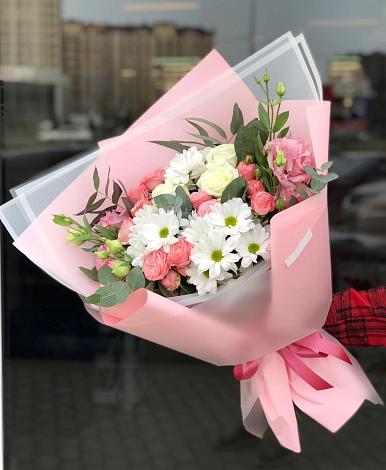 Букет цветов из: Розы, Лизиантусы и Хризантемы в Нюрбе