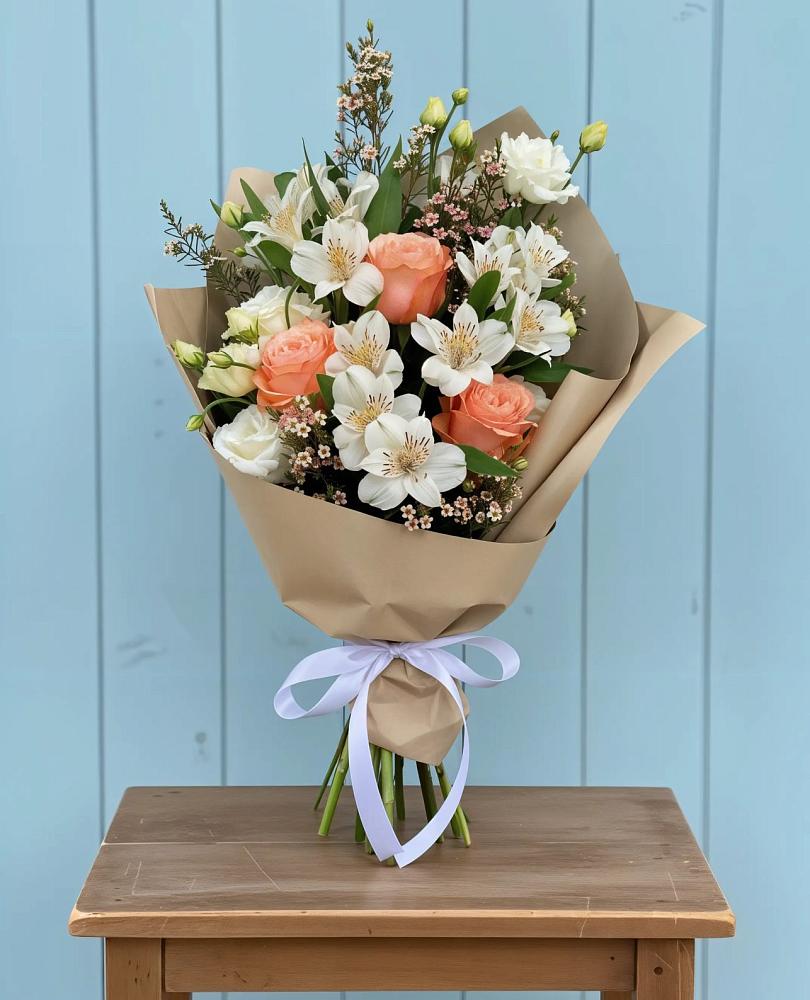 Букет цветов из: Альстромерии, Лизиантусы, Розы и Хризантемы в Нюрбе