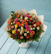 Букет Микс из разноцветных кустовых роз в Нюрбе